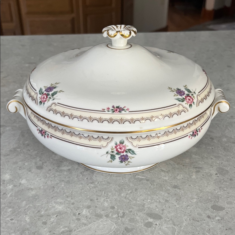 Wedgwood Markham Vegetable Tureen - Picture 1 of 4
